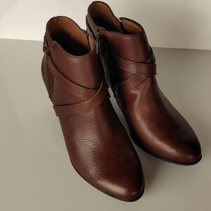 Women's Size 7.5 Nurture Jerilyn Ankle Boots in Brown